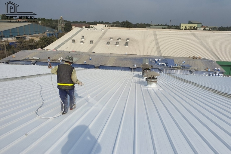 Kinh Nghiệm Chống Nóng Nhà Tiền Chế Hiệu Quả Từ TPT Steel