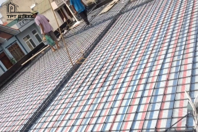 Thép sàn 1 lớp là gì? Cần lưu ý gì khi thi công?