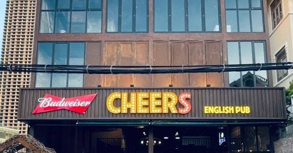 CHEER ENGLISH PUB – NHÀ HÀNG THÉP TIỀN CHẾ ĐỘC ĐÁO